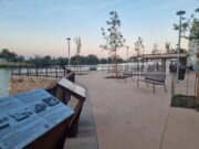 Amposta inaugura tres plafons sobre el patrimoni pesquer i fluvial a la plaça del Poador