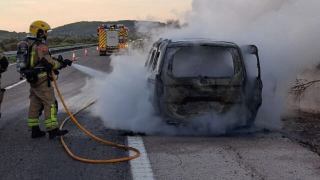 Imatge de la zona de l'incendi a l'AP-7 (Ulldecona)